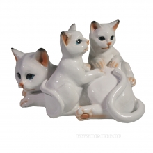 фигура декоративная Кошка с котятами (белый глянец) L17W12H11 см